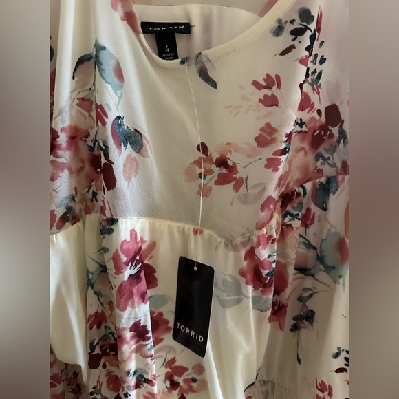 🆕NWT🔖Gorgeous Torrid Smocked Sweetheart Neckline Top - 4x - Picture 7 of 8